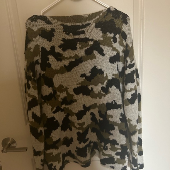 Camouflage Sweater - Picture 3 of 3